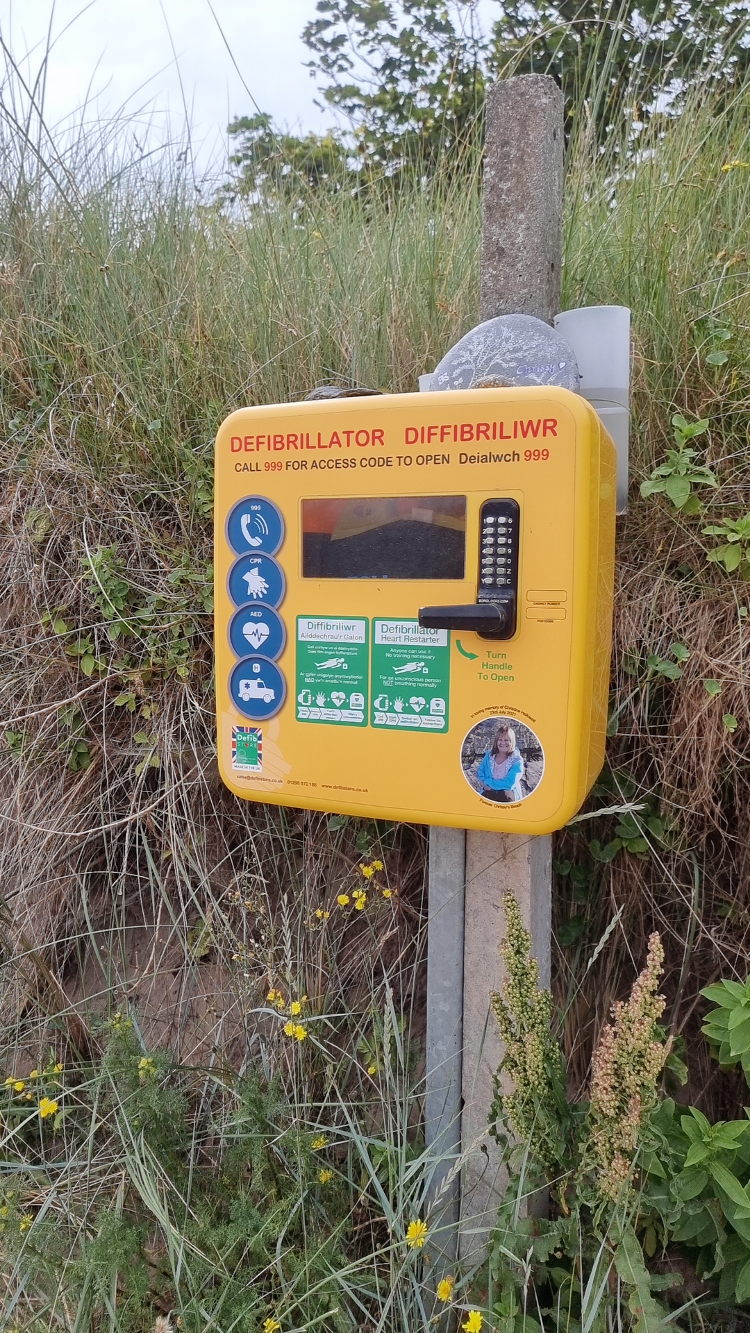 Defibrillator available at Black Rock Sands